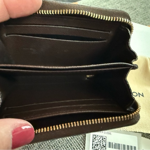 Louis Vuitton Zippy Coin Purse in Damier Ebene - Picture 12 of 13